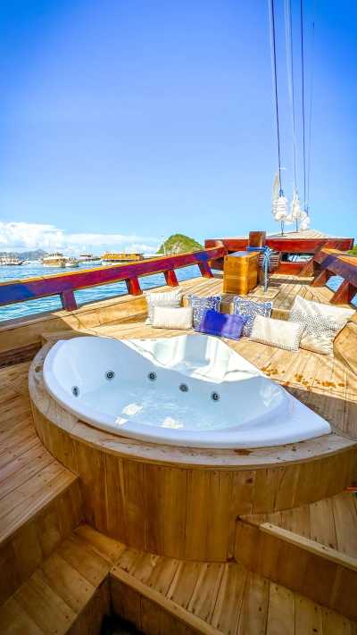 Indonesia - Pulau Kelor - Sail, Snorkel & Explore Komodo Paradise - 5