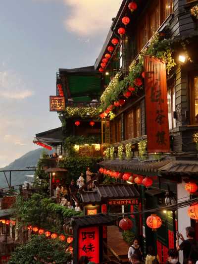 Taiwan - Jioufen - 🇹🇼 Taiwan by Rail: 16 Days of Cherry Blossoms, Culture, & Coastal Views 🏮 (PRIVATE ROOMS) - 2