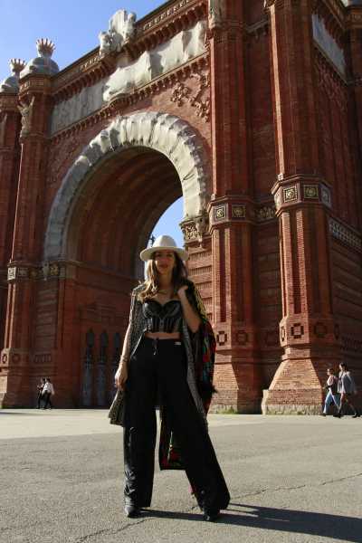 Spanien - Arc de Triomf - Barcelona Art Residency: Experience the City Through Art - 1