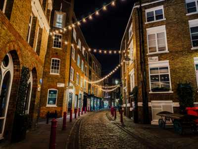 Vereinigtes Königreich - Soho - London Calling! Experience British culture by wandering the streets of London - plus a visit to the iconic Windsor Castle!