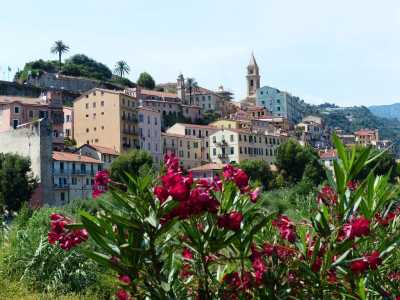 Europa - Ventimiglia - EPIC French Riviera experience! Experience the celebrity lifestyle on this majestic Mediterranean journey through the south of France!
