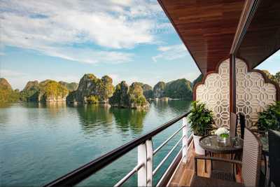 Vietnam - Hạ Long Bay - 🇻🇳 Iconic Vietnam Unveiled: From Emerald Bays to Lantern-lit Streets 🏮 - 5