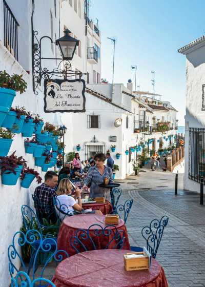 Spain - Centro - AUTHENTIC Málaga with a LOCAL: Paella • Kayak • Waterfall • Tapas Picnic • Pádel class (Private Rooms) 😎🎾🌊 - 3