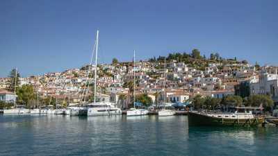 Griechenland - Poros - Chill bay-hopping in Greece: Remote-Work Sailing Trip
