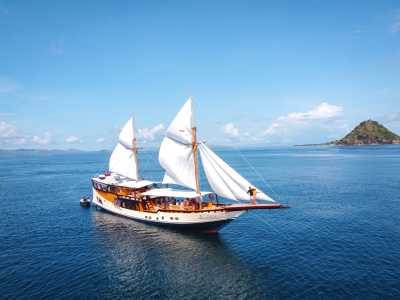 Indonesia - Pulau Kelor - Sail, Snorkel & Explore Komodo Paradise - 1