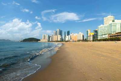 Korea, Süd - Haeundae Beach - 🌊 🍂 Busan Reset: Where Fall Foliage Meets Coastal Sunsets 🌇 🇰🇷