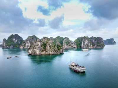 Vietnam - Lan Ha Bay - 🇻🇳 Iconic Vietnam Unveiled: From Emerald Bays to Lantern-lit Streets 🏮 - 2
