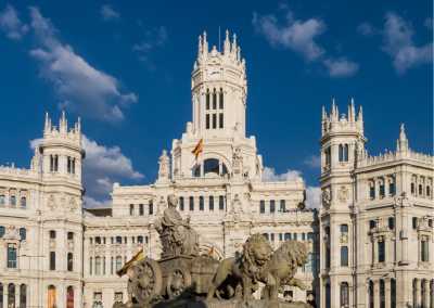 Spanien - Madrid - Experience the Best of Madrid, Spain: Savoring Tapas and Wine While Exploring the City's Streets