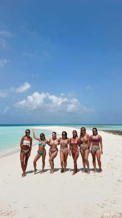 Malediven - Thulusdhoo - Maldives Off the Beaten Path – Dive into this destination like never before. Local concert, food experiences, unforgettable beaches, snorkeling with sharks, stingrays, dolphins and turtle - 4
