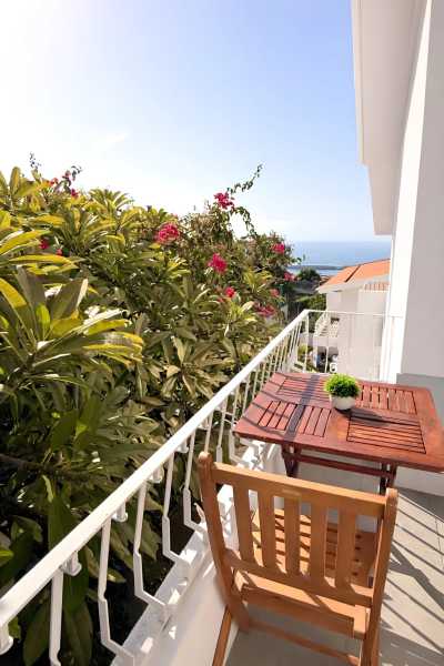 Portugal - Funchal - Modern, Spacious & Beautiful Coliving Villa in prime location - Funchal, Madeira | Adventure, Nature and Fun on the Dream Island of Madeira 🌴 | Modern Room with Sea view Balcony, AC, Work Setup - 3