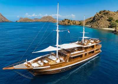 Indonesia - Bali - WHALE SHARKS TO KOMODO DRAGONS LIVEABOARD EXPEDITIONS - 1