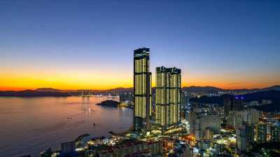 Korea, Süd - Busan - 🇰🇷 Korea in Color: An Autumn 🍁 Journey of Palaces ⛩️, Peaks 🏔 & Portraits 📸 - 3