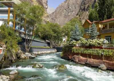 Central Asia - Kalaikhum - Tajikistan & the Pamir highway! 🇹🇯 Tajiki tribes, Mountain ranges, YAKs and Yurts ⛰️🛖🐃 - 2