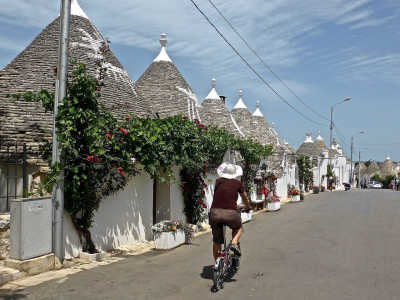 Italien - Alberobello - PUGLIA Hidden Gems: live in a real Trullo, discover Alberobello, explore the Stone City, enjoy amazing Italian food and so much more! - 2
