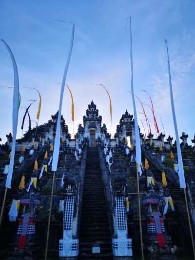 Indonesia - Lempuyang temple - Co-working in Bali: live in a Villa with Private Pool in Ubud City Center. Enjoy incredible activities in the weekend! - 2