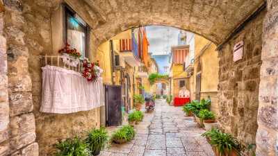 Italien - Bari - PUGLIA Hidden Gems: live in a real Trullo, discover Alberobello, explore the Stone City, enjoy amazing Italian food and so much more!