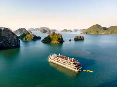 Vietnam - Hạ Long Bay - 🇻🇳 Iconic Vietnam Unveiled: From Emerald Bays to Lantern-lit Streets 🏮 - 3