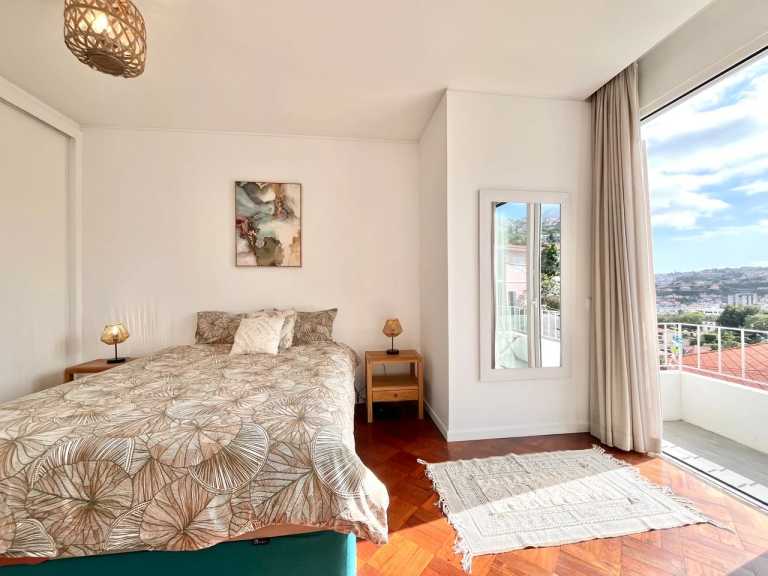 Portugal - Funchal - Modern, Spacious & Beautiful Coliving Villa in prime location - Funchal, Madeira | Adventure, Nature and Fun on the Dream Island of Madeira 🌴 | Large Private Suite with Sea View Balcony - 3