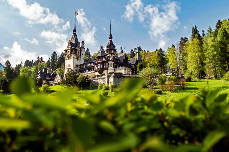 Rumänien - Bucharest to Transylvania: City Lights to Castle Secrets. Explore Dracula's Castle, Hidden Gems, Traditional Food - JoinMyTrip