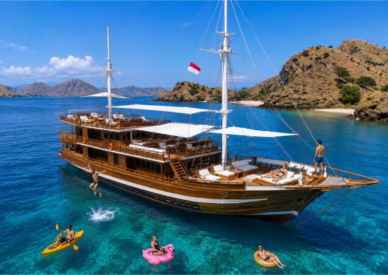 Indonesia - Bali - WHALE SHARKS TO KOMODO DRAGONS LIVEABOARD EXPEDITIONS - 3