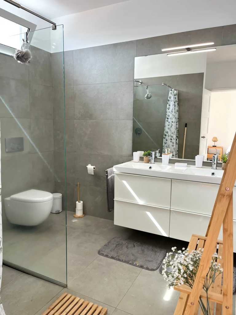 Portugal - Funchal - Modern, Spacious & Beautiful Coliving Villa in prime location - Funchal, Madeira | Adventure, Nature and Fun on the Dream Island of Madeira 🌴 | Large Private Suite with Sea View Balcony - 4