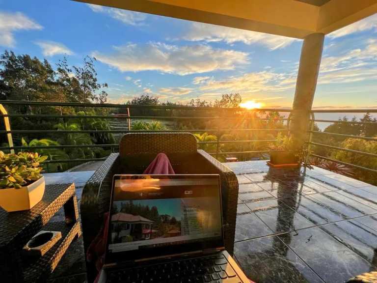 Portugal - Workation / Remote Working Holiday: 2 Wochen CoLiving & CoWorking im Paradies Madeira: Workspace mit Highspeed Internet - JoinMyTrip