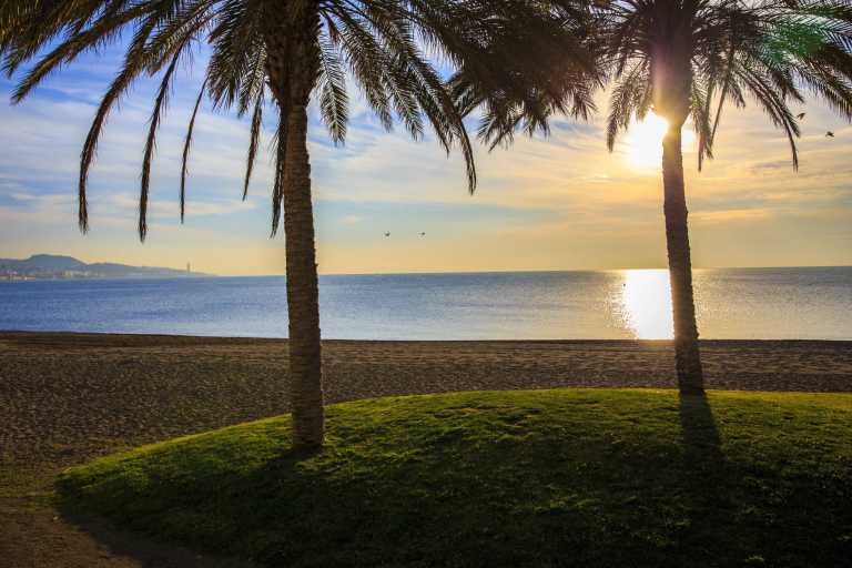 Spain - Centro - MÁLAGA DYNAMIC TRIP: Authentic Paella Experience • Hike with scenic views • Pádel class • Beach Picnic (Private Rooms)🌄🥘🏸 - 4
