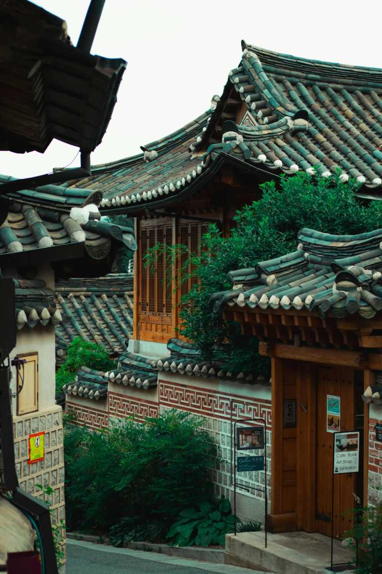 Korea, Süd - Bukchon Hanok Village - 🇰🇷 🍁 The Autumn Chapter: Work & Wander in Seoul for 15 days (PRIVATE ROOM) 👨🏽‍💻 🍜 - 1