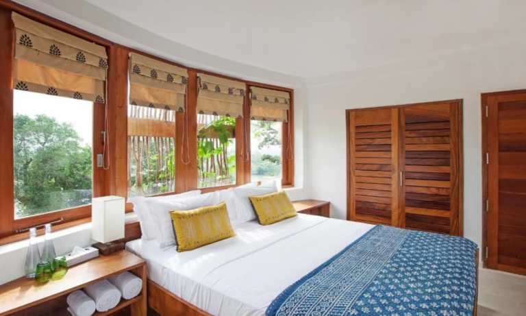 Sri (kanthi) Sujeeva Pieris - 40