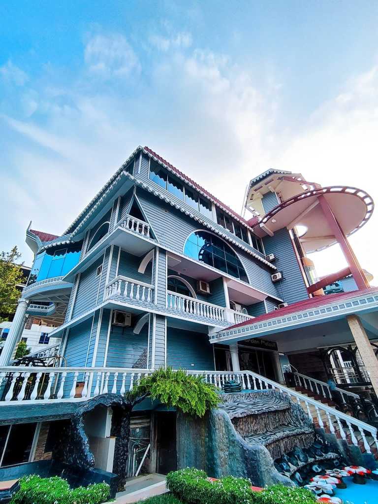 Bangladesch - Silver Castle - Explore the Crocodile Farm and Silver Castle Resort in Mymensingh, Bangladesh - 2