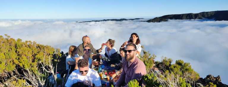 Portugal - Modern, Spacious & Beautiful Coliving Villa in prime location - Funchal, Madeira | Adventure, Nature and Fun on the Dream Island of Madeira 🌴 | Large bright Room with AC, Work Setup - JoinMyTrip