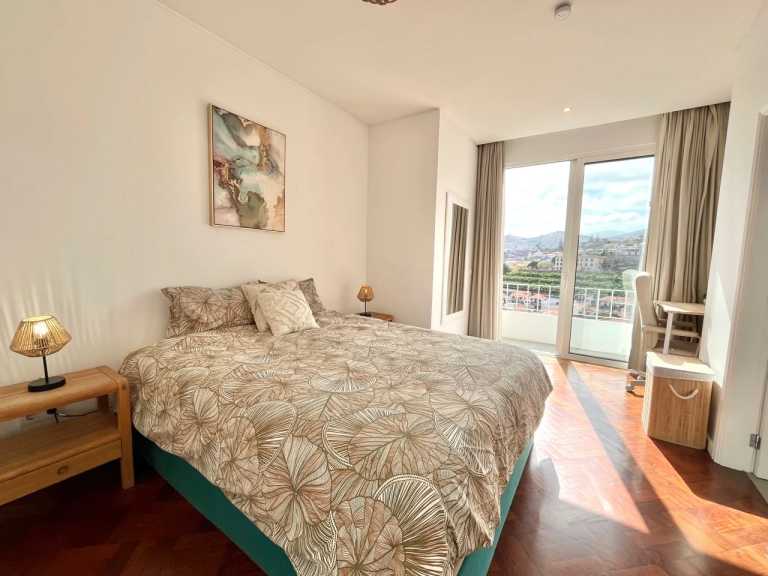 Portugal - Funchal - Modern, Spacious & Beautiful Coliving Villa in prime location - Funchal, Madeira | Adventure, Nature and Fun on the Dream Island of Madeira 🌴 | Large Private Suite with Sea View Balcony - 1