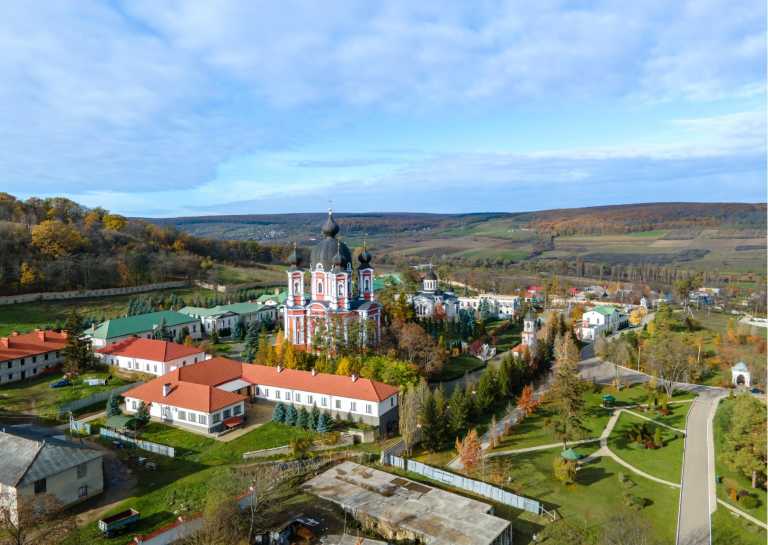 Moldawien - Disconnect from Stress, Enjoy Best Wines and Good Food in Beautiful Moldova - JoinMyTrip