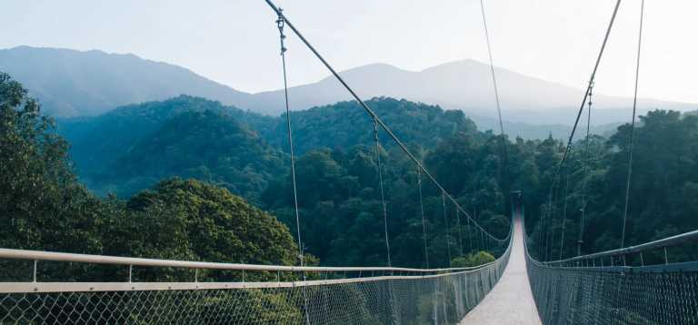 Indonesien - An Adventure in Situ Gunung Suspension Bridge: Playing Zipline with Rattan Chairs - Sukabumi, Indonesia - JoinMyTrip