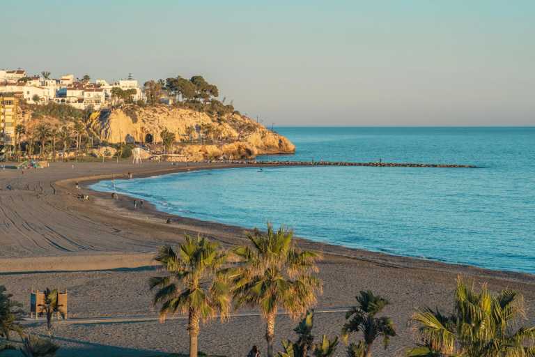 Spanien - Dynamic trip in Málaga: Sunny Beaches, Pádel and Cooking Paella Workshop (Private Rooms)🌄🥘🏸 - JoinMyTrip