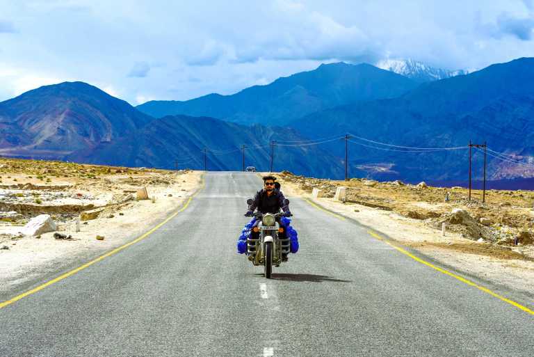 Nepal - 🇳🇵 Nepal Motorradreise (Privatzimmer!) 🏍️ mit der Royal Enfield durch Nepal incl. Rafting & Safari🗻🚣🦏🌴 - JoinMyTrip