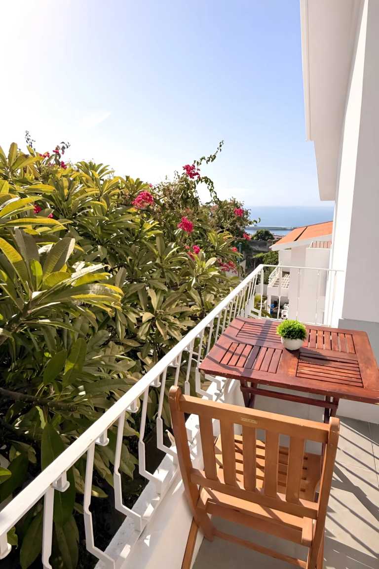 Portugal - Funchal - Modern, Spacious & Beautiful Coliving Villa in prime location - Funchal, Madeira | Adventure, Nature and Fun on the Dream Island of Madeira 🌴 | Modern Room with Sea view Balcony, AC, Work Setup - 3