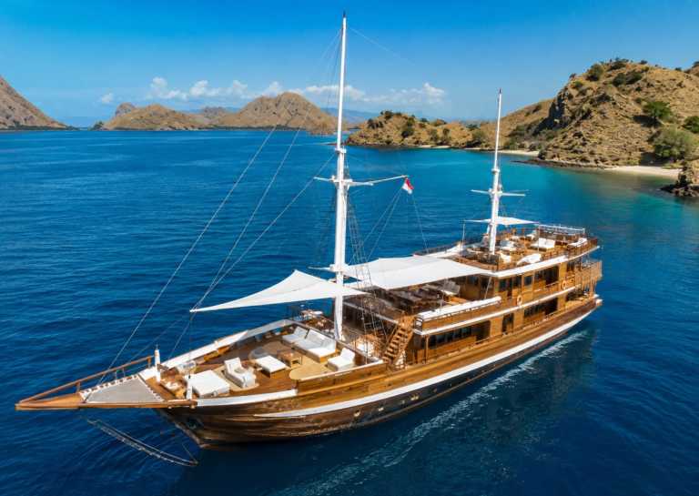 Indonesia - Bali - WHALE SHARKS TO KOMODO DRAGONS LIVEABOARD EXPEDITIONS - 1