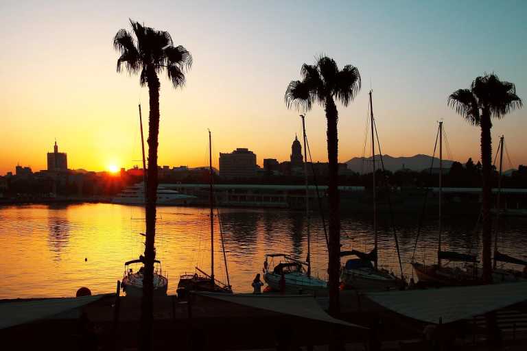 Spain - Centro - AUTHENTIC Málaga with a LOCAL: Paella • Kayak • Waterfall • Tapas Picnic • Pádel class (Private Rooms) 😎🎾🌊 - 2