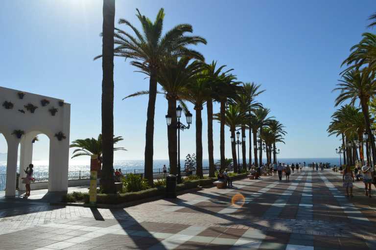 Spain - Centro - AUTHENTIC Málaga with a LOCAL: Paella • Kayak • Waterfall • Tapas Picnic • Pádel class (Private Rooms) 😎🎾🌊 - 4