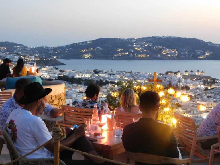 Griechenland - 4-Day Mykonos Getaway: Hotel, Nightlife, Beachclubs and Transfers on Greece's Party Island - JoinMyTrip