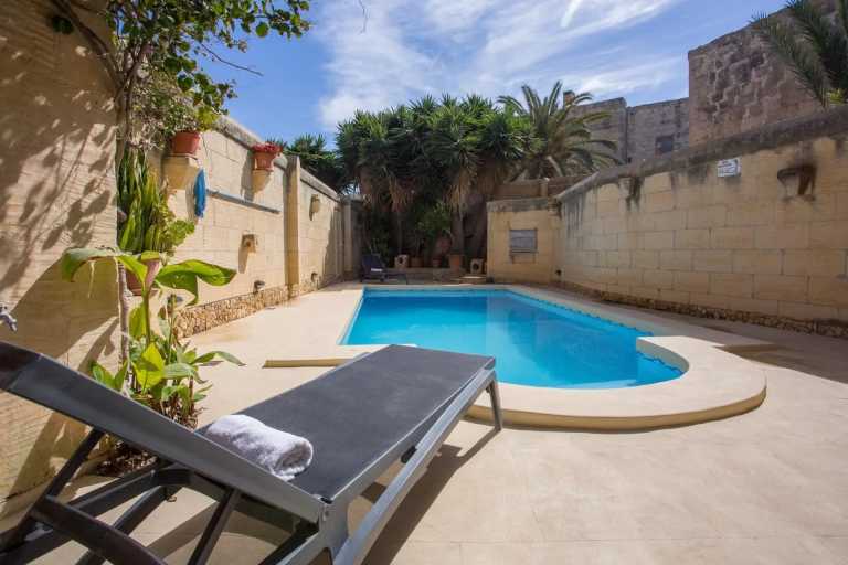 Malta - 🏝️🧑‍💻 Malta: Working near the pool 🍹 budget-friendly - JoinMyTrip