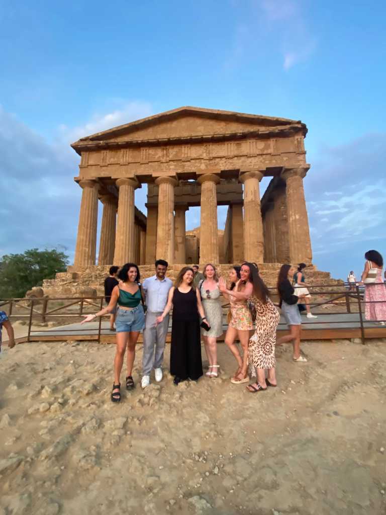 Italien - Sicilian paradise III EDITION & TONS OF ACTIVITIES INCLUDED:🍫Chocolate Tasting and 🤤Special Food Experience, Paddle Boarding, Art and Beach with an Experienced Italian Coordinator with +17 Group Trips hosted! - JoinMyTrip