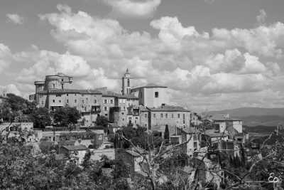 France - Gordes - Discover the Bucolic Provence in France like a local ! Exclusive Spots, Kayaking and Regional Food - 1