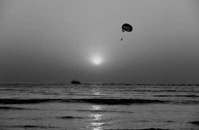 Ägypten - parasailing sharm elsheikh - New Year in Egypt with a Local at the beach in Hurghada 🏖 𓅓𓏲𓅓𓅓𓏭𓋴,   𓉔𓏲𓂋𓎼𓉔𓄿𓂧𓄿 🇪🇬.