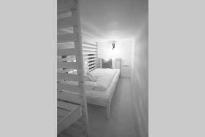 Austria - Innsbruck - Ski Trip to the Alps 🎿 All Skipasses included! Visit the vibrant student city Innsbruck, and hit the slopes with a former pro-skier and local guide ❄️ - 6