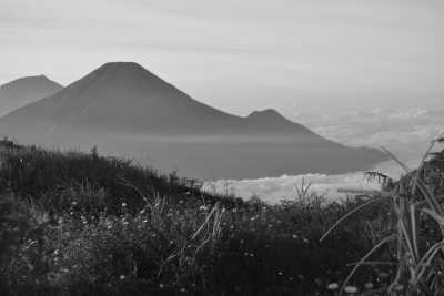 Indonesien - Mount Slamet - Journey Through the Java Highlands: Exploring the Majestic Mountains of Indonesia - 2