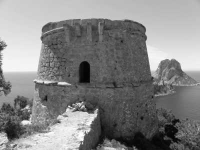 Spanien - Torre del Pirata - Between magic, hippie cult and breathtaking landscape - Discover Ibiza's magical secret places!