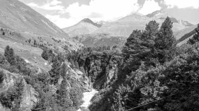 Österreich - Soelden - Enjoying autumn hikes through Ötztal valley in Tyrol, Austria