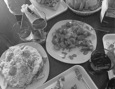 Spain - El Rastro (Outdoor market) - UNLIMITED TINTOS + TAPAS! MADRID CITY GIRL CO-WORKING TRIP 💃🏽🇪🇸 - 4